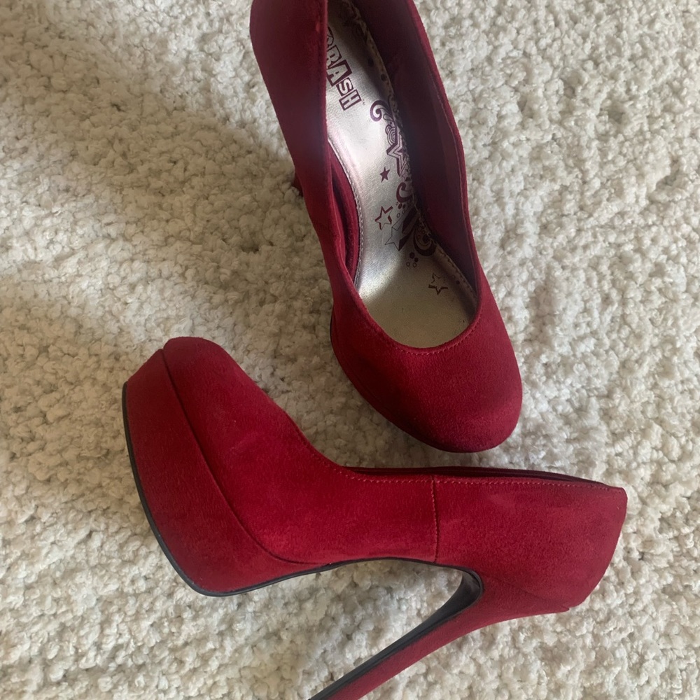 Stiletto heels 👠 red suede